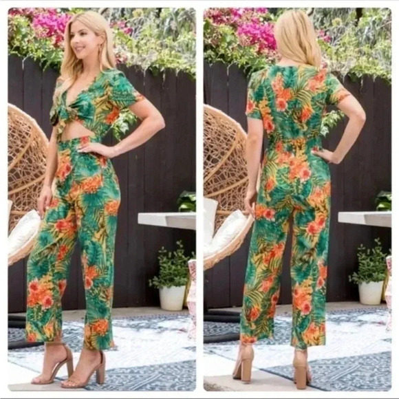 BNWT Tie-Front Tropical Jumpsuit - Picture 2 of 4